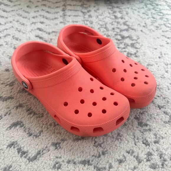 Crocs - Coral Size 8W/6M - Picture 1 of 6